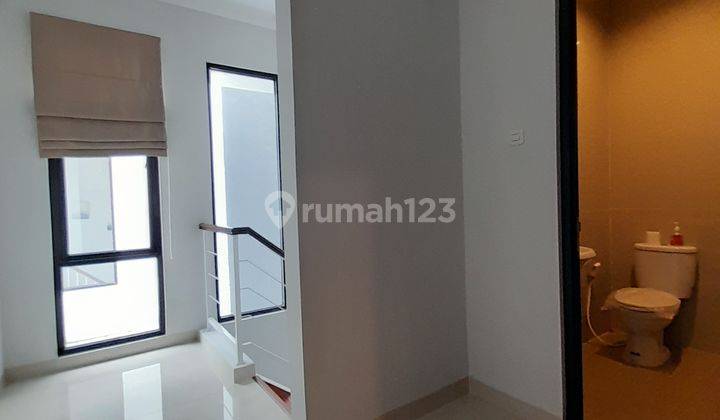 Rumah mewah Harga murah free biaya²,dekat bsd,stasiun dan tol