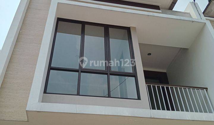 Rumah berkualitas dekat taman kota 2 bsd serpong 2