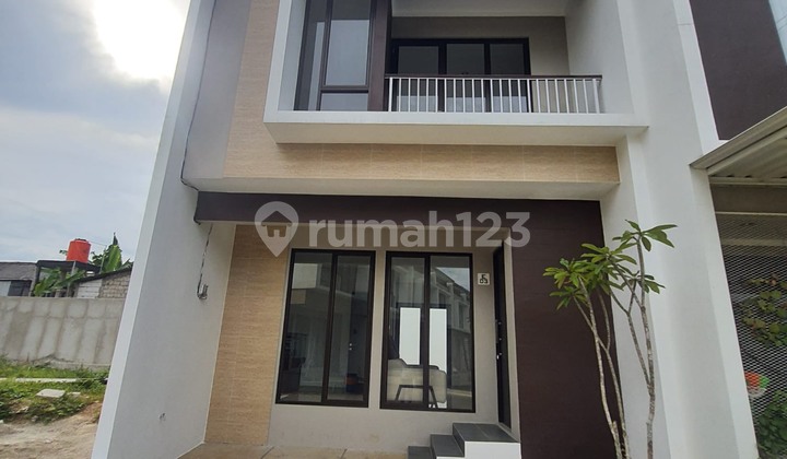 2-Story House with Modern Minimalist Concept Near Rawabuntu Station, BSD, Tangsel