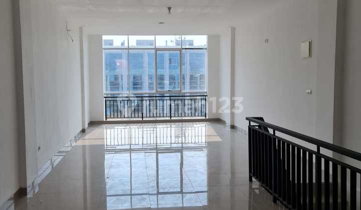 Ruko Golf Island Pik, 4 Lantai Lokasi Strategis