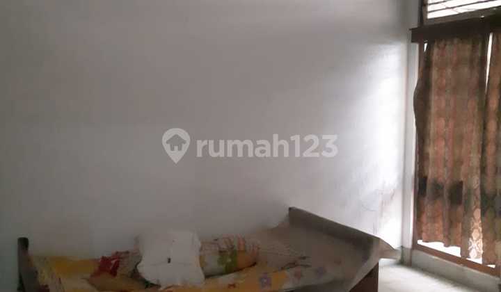 For Sale Ready-to-Use Central City House on Jl. Anggrek, Semarang 2