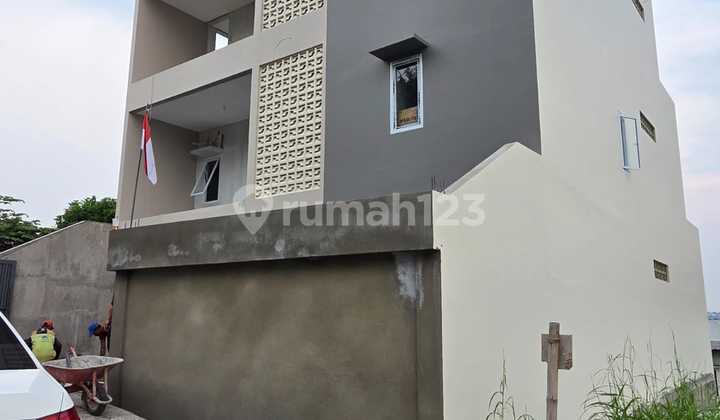 Dijual Rumah kos 4 Lantai  Lokasi Strategis Di Jl. Borobudur Timur Semarang