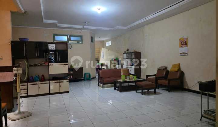 For Sale Strategically Located House on Jl. Karangwulan, Semarang 2