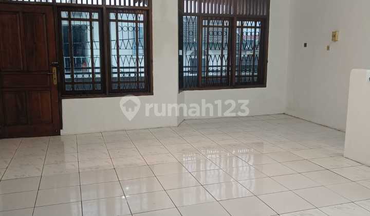 Dijual Rumah Lokasi Strategis di Jl. Delta Mas Semarang 2