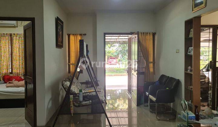 Rumah cantik 3lantai depan taman siap huni di Grand wisata 2