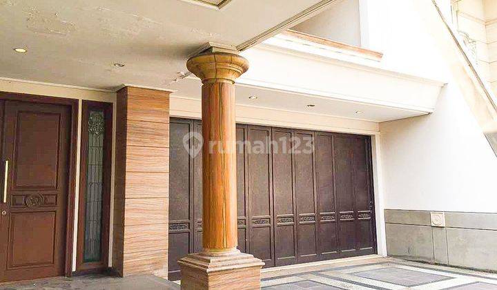 Rumah Classic Dekat Pakuwon Indah Citraland  2