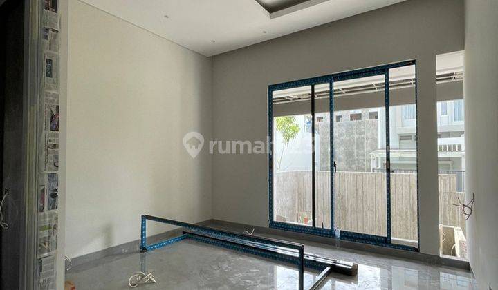 Rumah Baru Split Level Pakuwon Indah Gwalk Graha 1