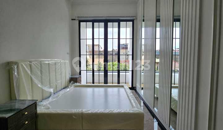 Rumah Baru Mewah Furnished Gading Serpong 2