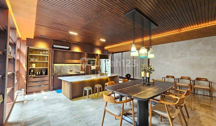 Rumah Furnished Mewah Gading Serpong 3 Lantai Hadap Selatan  2