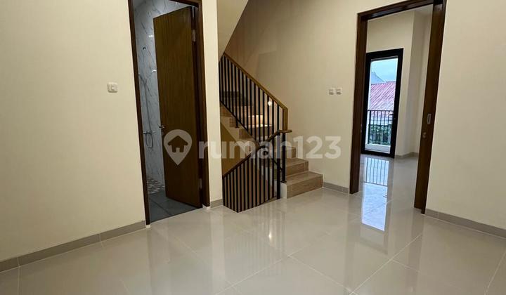 Alam Sutera Independent Building Ready-to-Occupy House with SHM 2