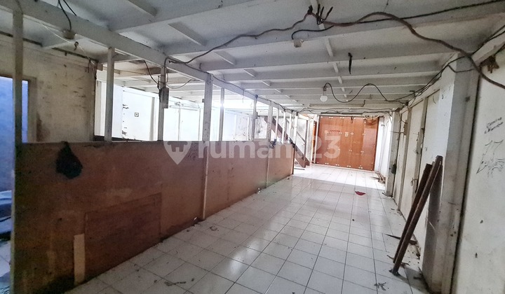 Rumah di Jembatan besi 3 lantai murah 6