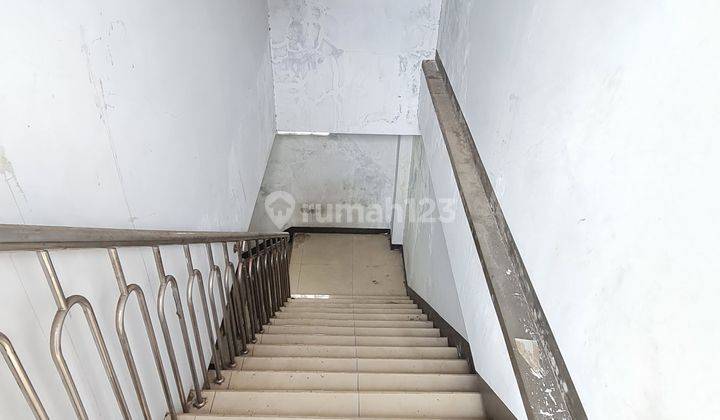 Rumah di Jembatan besi 3 lantai murah 12