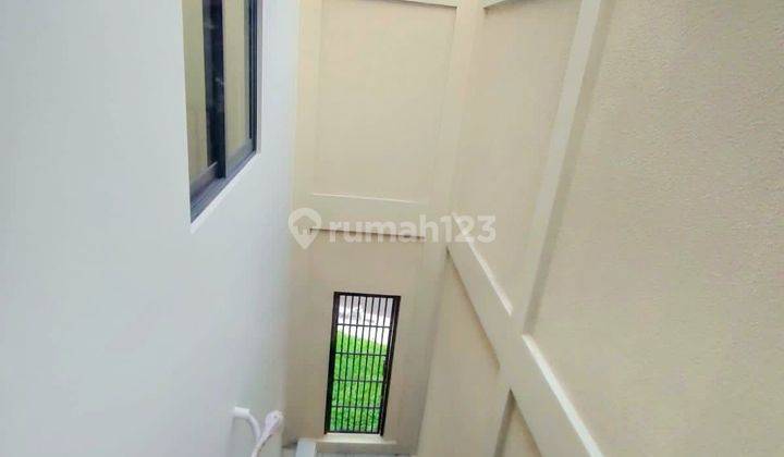 Rumah hoek di Carson scientia gading serpong  2