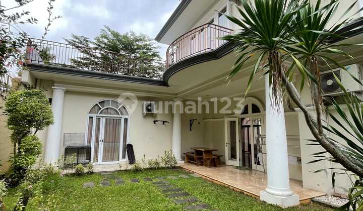 Rumah Fontainebleau Golf Residence, BSD City Hoek Furnished