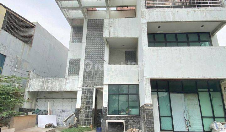 Kantor Meruya Pinggir Jalan Raya 1