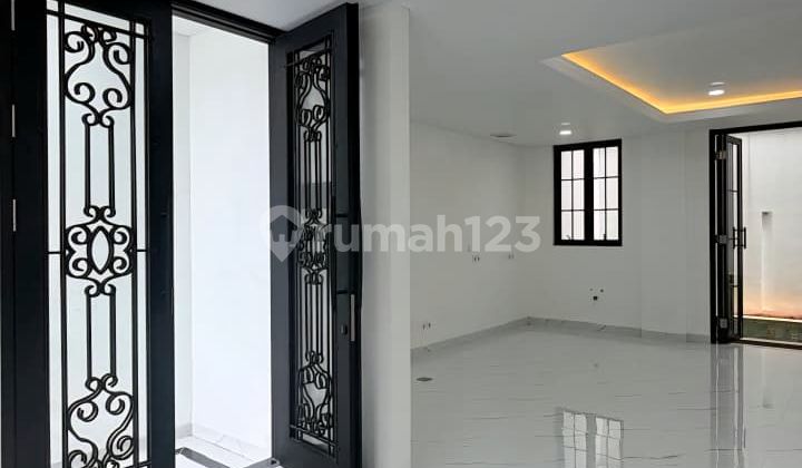 Dijual Rumah Baru Pejaten Modern Klasik 4 Lantai + Rooftop & Pool