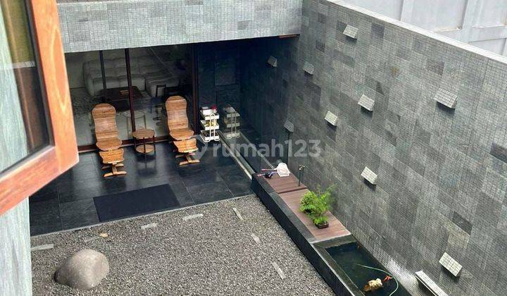 Rumah Furnished Mewah Gading Serpong 3 Lantai Hadap Selatan  2