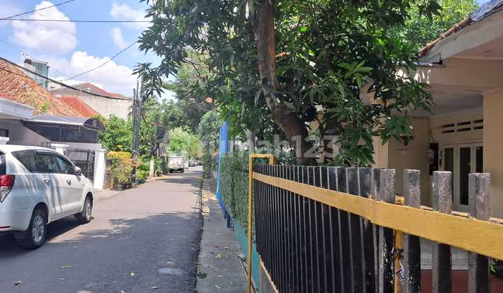 Cheap House in Menteng Central Jakarta Below Market Price 2