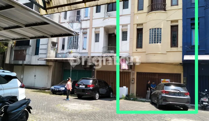 3-Story Shop House in the City Center 1