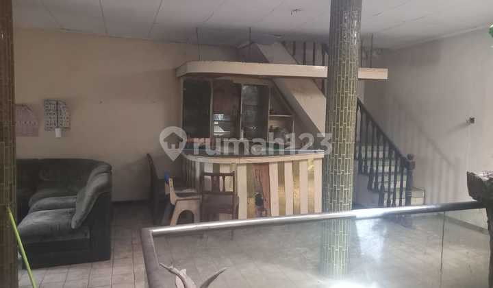Rumah di Palmerah Dekat Stasiun