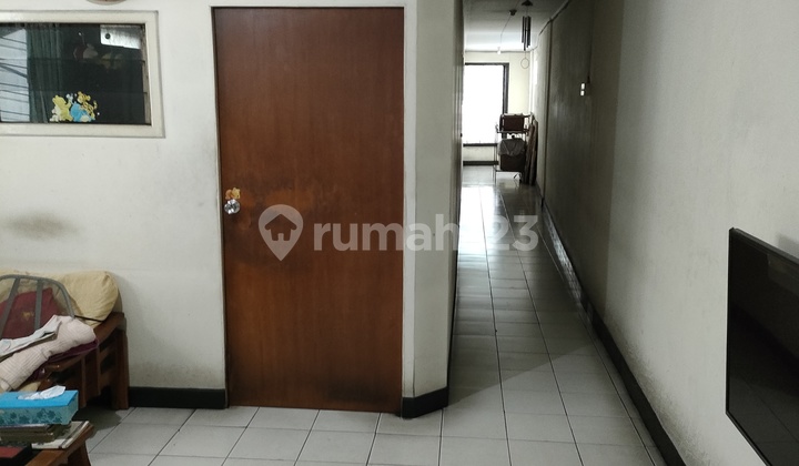 Disewa Ruko 4,5 Lantai di Jalan Gajah Mada Jakarta Pusat