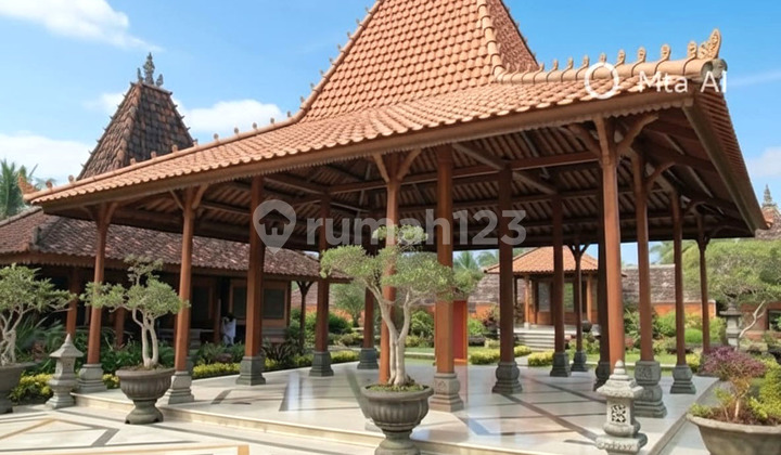 Antique Joglo Pavilion, 20 Main Pillars, Pecok Secondary Beams, Tumpangsari Carvings with 4 Openings.