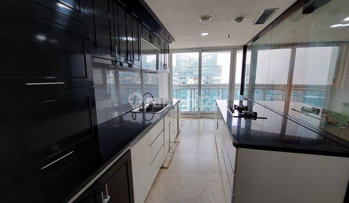 DISEWAKAN PENTHOUSE MEWAH 3+1 BED + 1 STUDY ROOM,SEMI FURNISHED DIPUSAT KOTA KEMAYORAN Apartemen Springhill 4 Kamar Tidur Bagus Semi Furnished 14