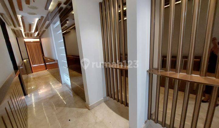 DISEWAKAN PENTHOUSE MEWAH 3+1 BED + 1 STUDY ROOM,SEMI FURNISHED DIPUSAT KOTA KEMAYORAN Apartemen Springhill 4 Kamar Tidur Bagus Semi Furnished 21