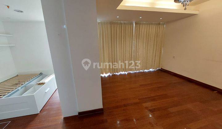 DISEWAKAN PENTHOUSE MEWAH 3+1 BED + 1 STUDY ROOM,SEMI FURNISHED DIPUSAT KOTA KEMAYORAN Apartemen Springhill 4 Kamar Tidur Bagus Semi Furnished 22