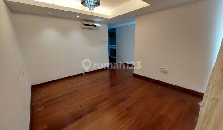 DISEWAKAN PENTHOUSE MEWAH 3+1 BED + 1 STUDY ROOM,SEMI FURNISHED DIPUSAT KOTA KEMAYORAN Apartemen Springhill 4 Kamar Tidur Bagus Semi Furnished 24