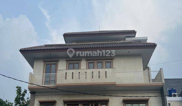 Dijual Murah  Rumah Semi Furnished SHM - Sertifikat Hak Milik di Taman Villa Meruya, Villa Meruya 1