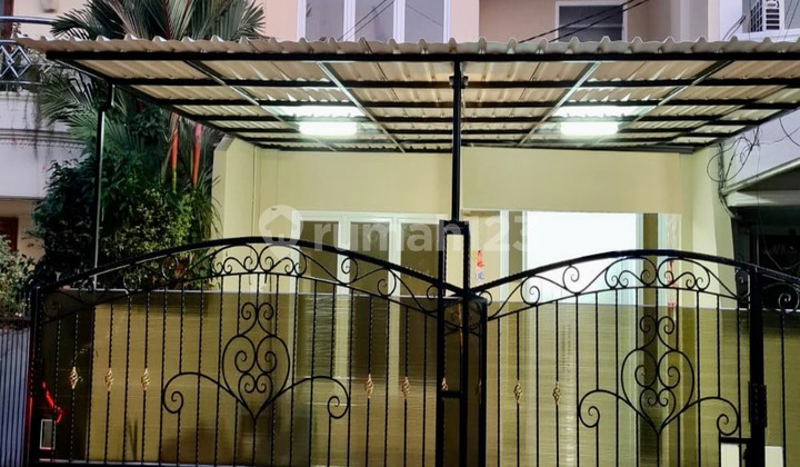 For Sale 3-Story House 5 Bedrooms Unfurnished Renovated in Kelapa Gading