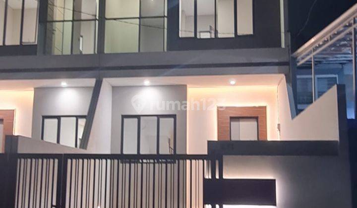 Dijual Rumah 2 Lantai 4 Kamar Tidur  di Imperial Kelapa Gading 1