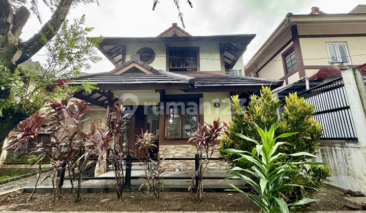 For Rent Semi-Furnished 4 Bedroom House In Taman Sakura Sentul City