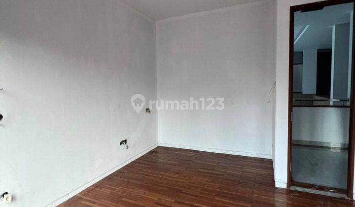 Dijual Murah  Rumah Semi Furnished SHM - Sertifikat Hak Milik di Taman Villa Meruya, Villa Meruya 2