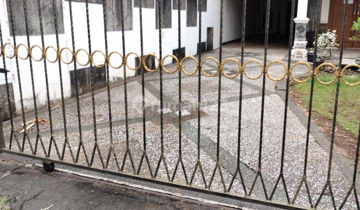 Rumah Lama Tanah Luas di Makasar, Jakarta Timur 1