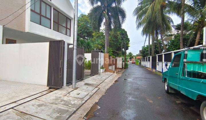 Rumah 2 Lnatai Modern di Jatiwaringin, Bekasi 3