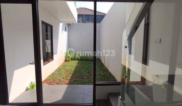 Rumah 2 Lnatai Modern di Jatiwaringin, Bekasi 6