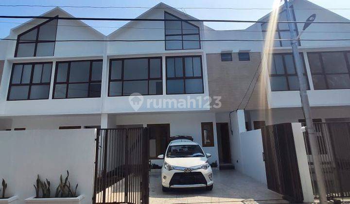 Rumah 2 Lnatai Modern di Jatiwaringin, Bekasi 18