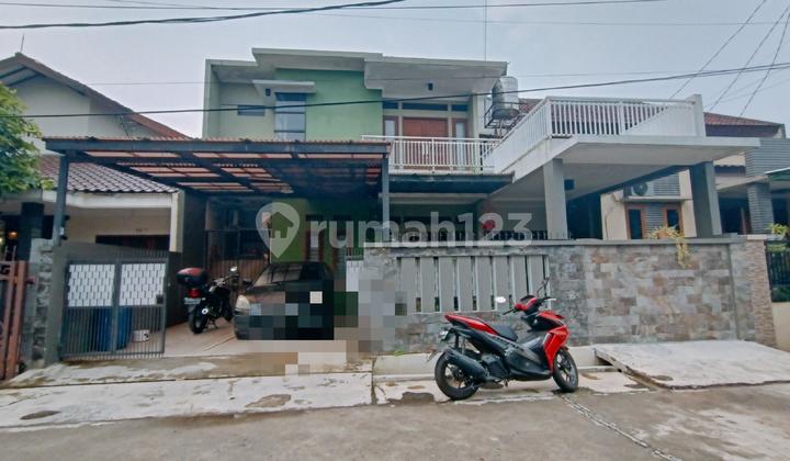 Rumah Tanah Luas 2 Lantai di Komplek di Jatiwaringin, Bekasi 1