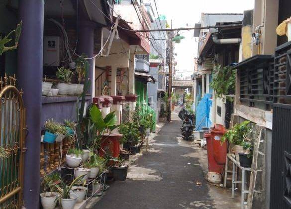 Rumah hitung tanah di dalam Gang di Duren sawit Jakarta timur 2