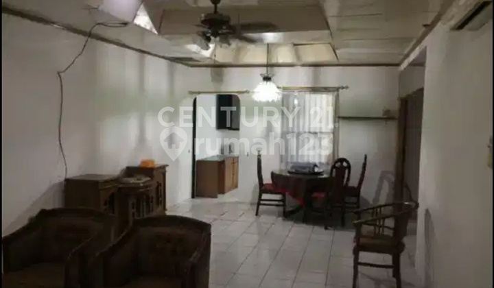 RUMAH DI CEMPAKA PUTIH TIMUR DEKAT BANK BCA  2