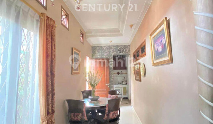 Rumah Kokoh Super Bagus Dalam Gang di Matraman