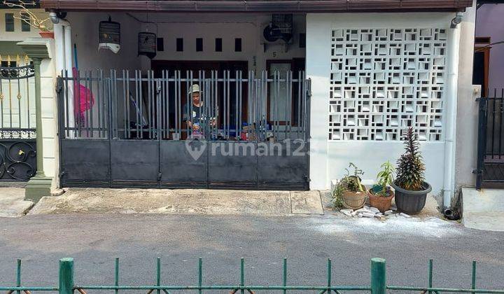 Disewakan Rumah Siap Huni Lokasi Depan Taman Di Rawamangun 1