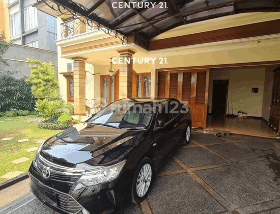 Rumah Mewah Dengan Kolam Renang Di Daerah Veteran Bintaro 1