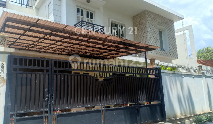 Rumah Cantik Disewakan di Sumur Batu Cempaka Mas Dpn Taman