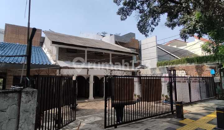 Rumah Lama Hitung Tanah Pinggir Jalan Besar Di Kebayoran Baru