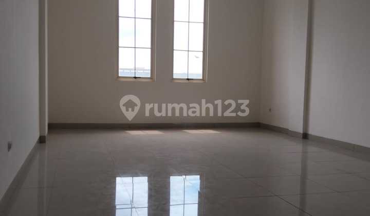 Ruko Boston Boulevard Pik 3 Luas 4,5X15 3 Lantai Lokasi Strategis