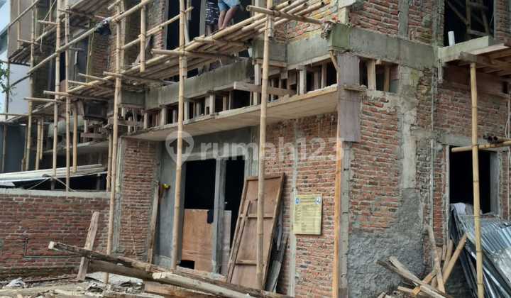 Brand New Rumah di Metland Puri Luas 9,5X13m 2 Lantai SHM Hoek