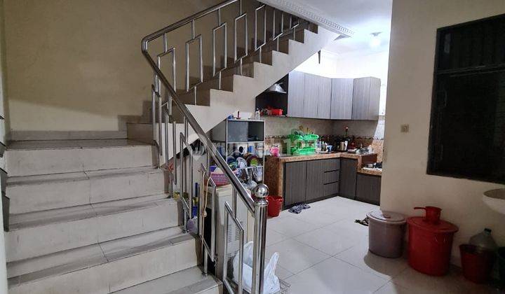 Rumah di Jelambar  2.5 Lantai SHM Bagus Furnished 3